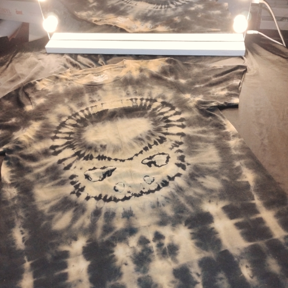 Reverse tie-dyed Stealie size small T-shirt